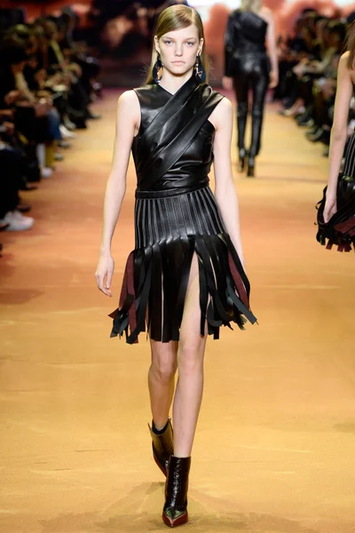 Look 3